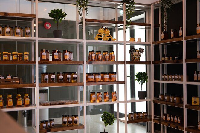 30-Minute Guided Honey Tasting Activity in Melini - Live bottling: the moment honey becomes real