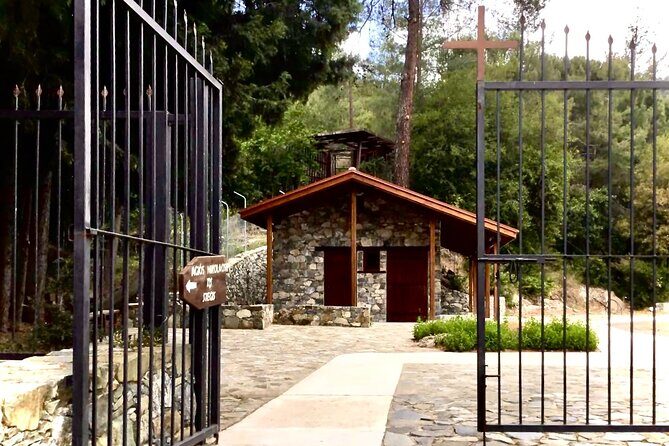 Full Day Tour in Troodos Mountains: Villages & Waterfalls - Troodos Mountains geology stop: oceanic crust, no sea required