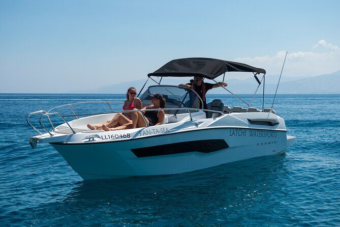 Karnic SL702 boat with driver, WC,Cabin, BT music and shower - Quick reasons this speedboat trip works so well