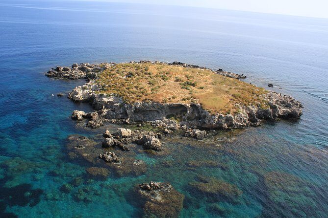 Luxury Eden 18 Private Self-drive boat hire to Blue Lagoon & more - St Georges Island: seabirds on top, marine life below