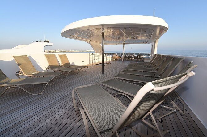 Ocean Blue | Afternoon Blue Lagoon - Crew, boat, and comfort: why the staff attitude can make or break the day