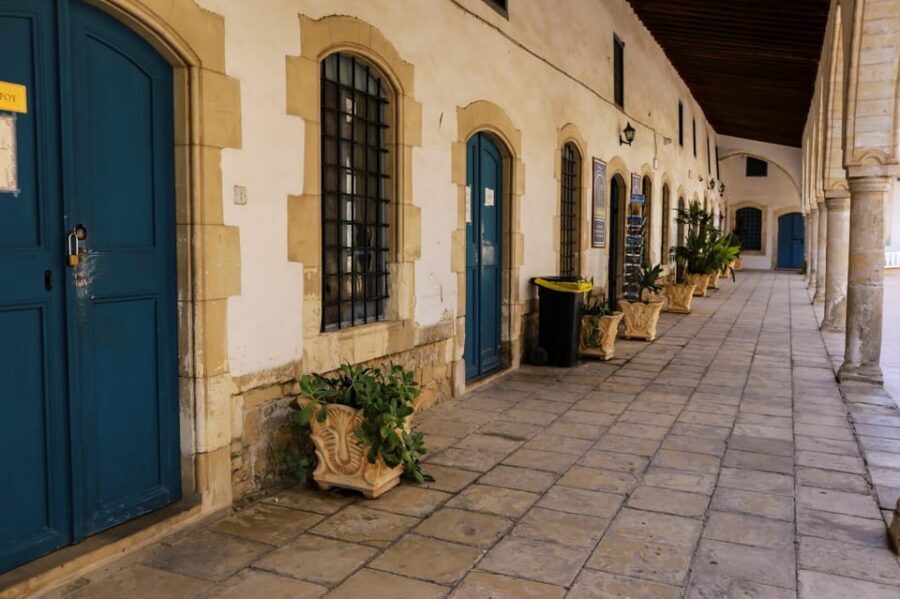 Paphos: Larnaca & Divided Nicosia Sightseeing Tour - Lunch in Northern Nicosia: a meal across the divide