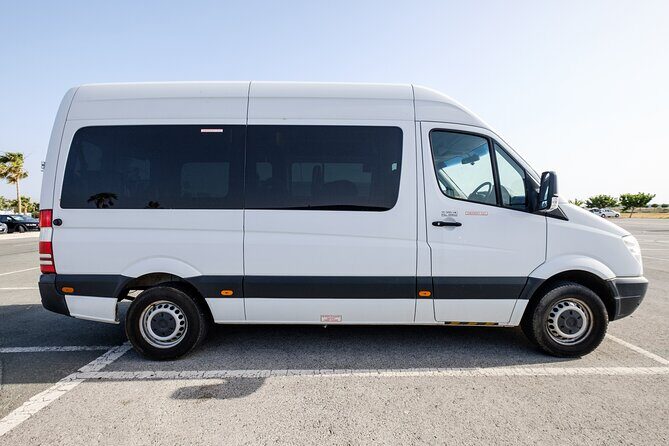 Private Transfer: Larnaca Airport to Limassol City 1-14 pax - What “flight-delay monitoring” means for your schedule