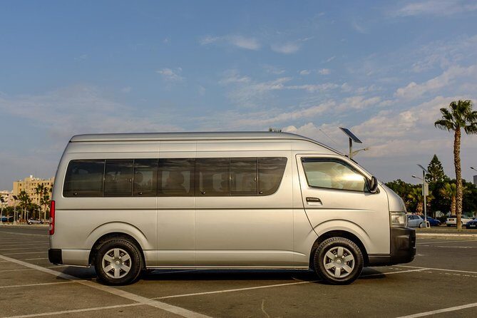 Private Transfer: Larnaca Airport to Protaras 1-14 pax - Finding your driver at Larnaca Airport: the Flavours Cafe shortcut