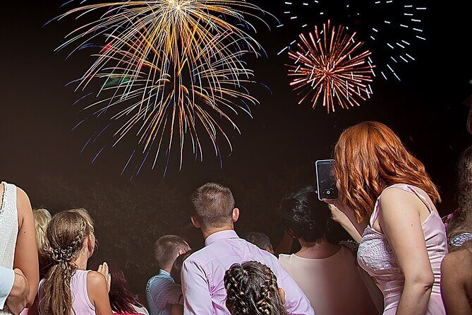 Wave Dancer Fireworks Night Cruise - What to Wear: Plan for Evening Chills (and Use the Blankets)