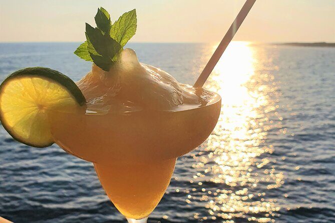 Wave Dancer Sunset BBQ Cruise - The cruise to Atlantida Bay: close to the action, not a long haul